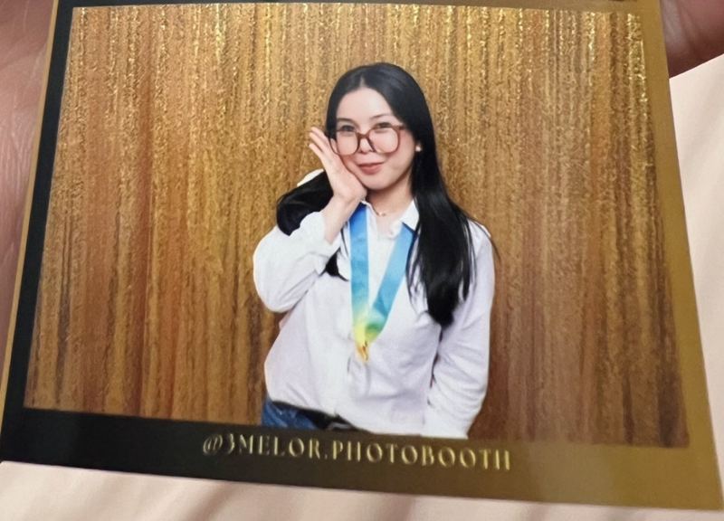 Solo photobooth photo of Angelica wearing her Shining Star medal